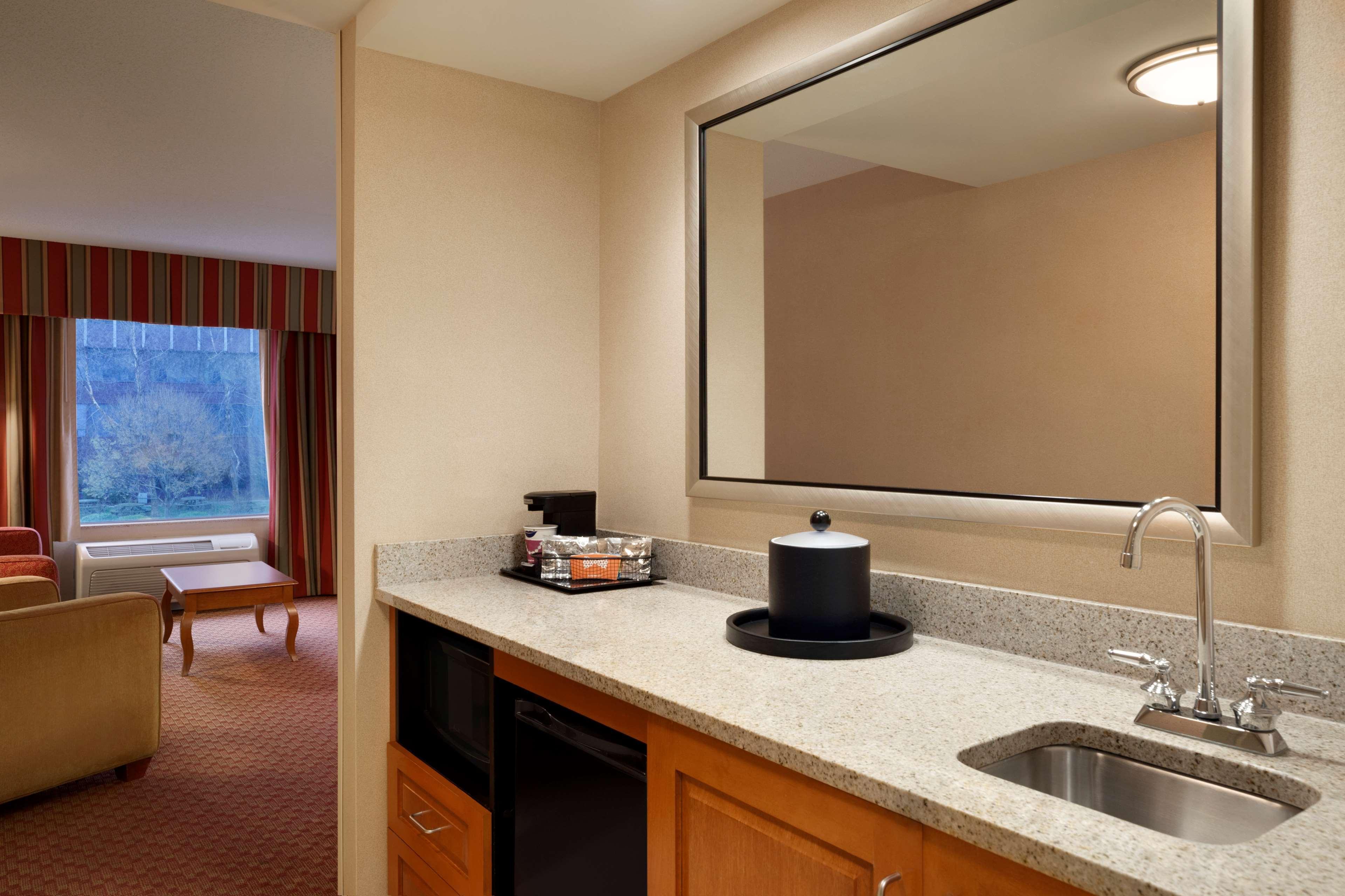 Hampton Inn & Suites East Hartford Dış mekan fotoğraf