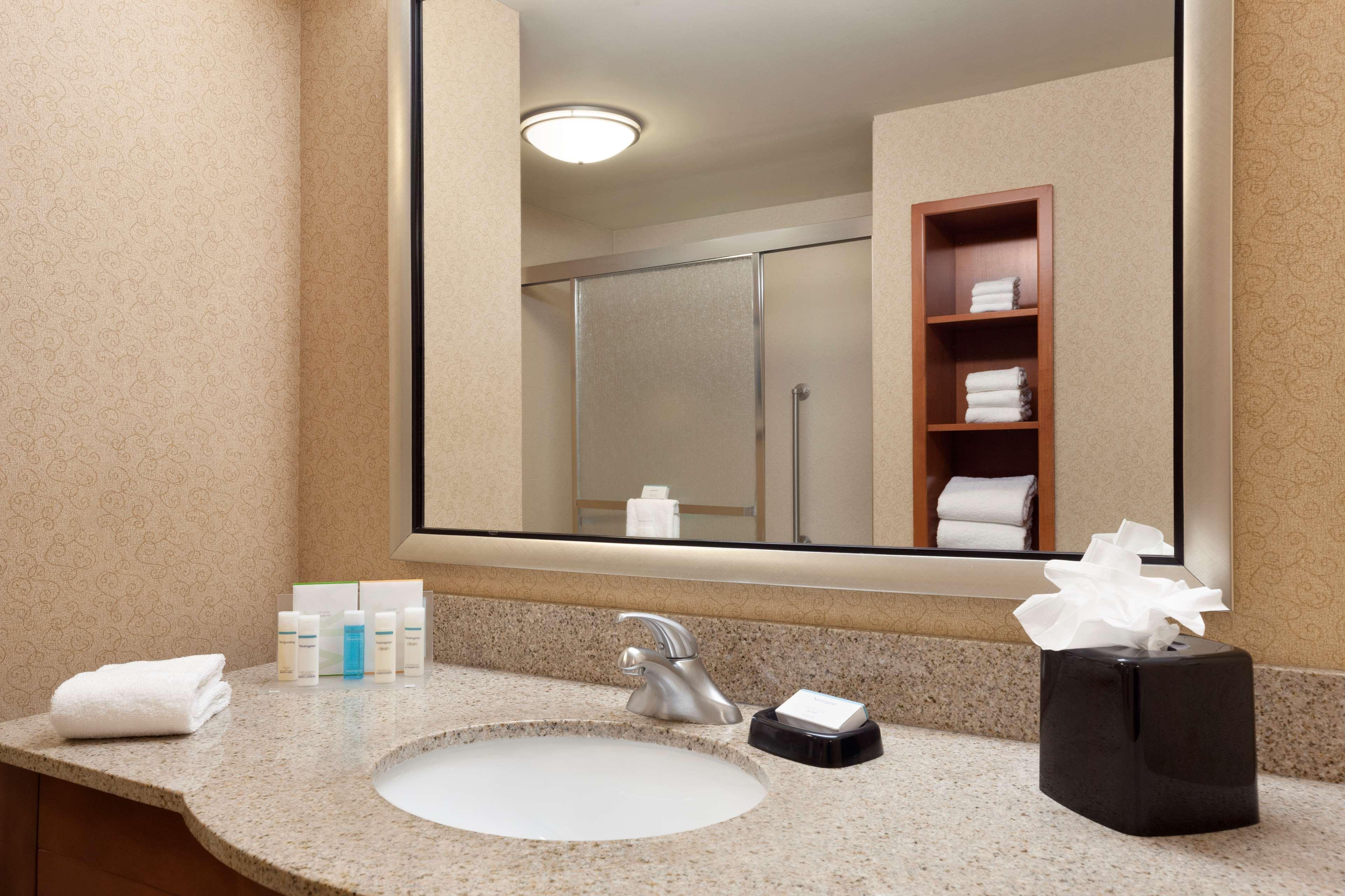 Hampton Inn & Suites East Hartford Dış mekan fotoğraf
