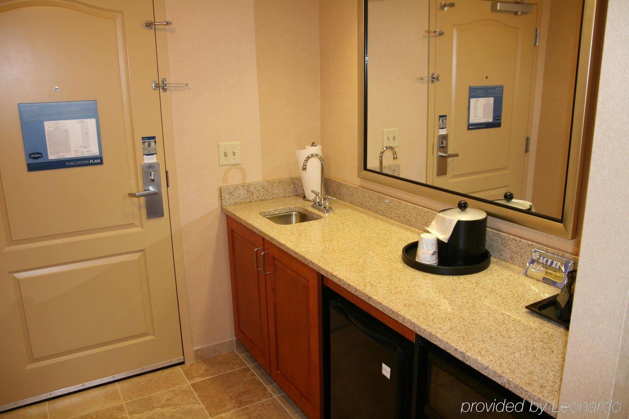 Hampton Inn & Suites East Hartford Oda fotoğraf